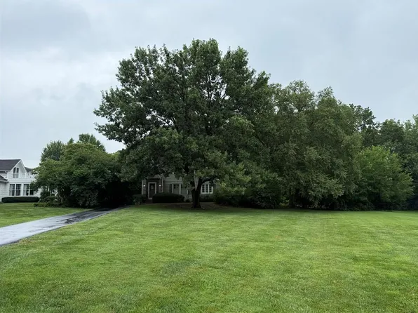 2705 Lovers Ln, Saint Joseph, MO 64506