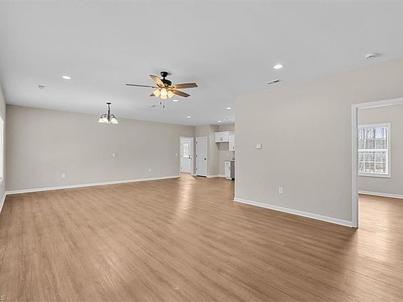 3rd image of 576 Twain Dr