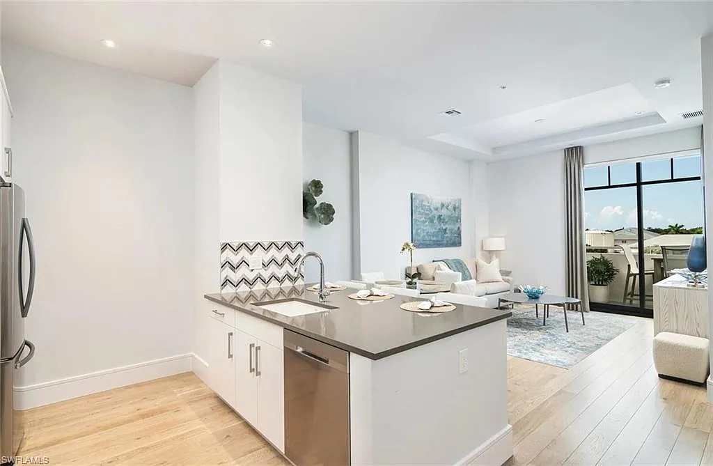 1 bed, 1.0 bath, 725 sqft, $12,600 — Photo 4
