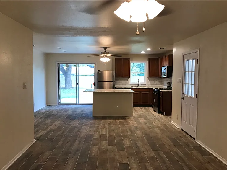 6706 N Forest Bnd — Photo 5