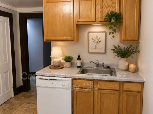 205 3rd Ave SE APT 4, Valley City, ND 58072