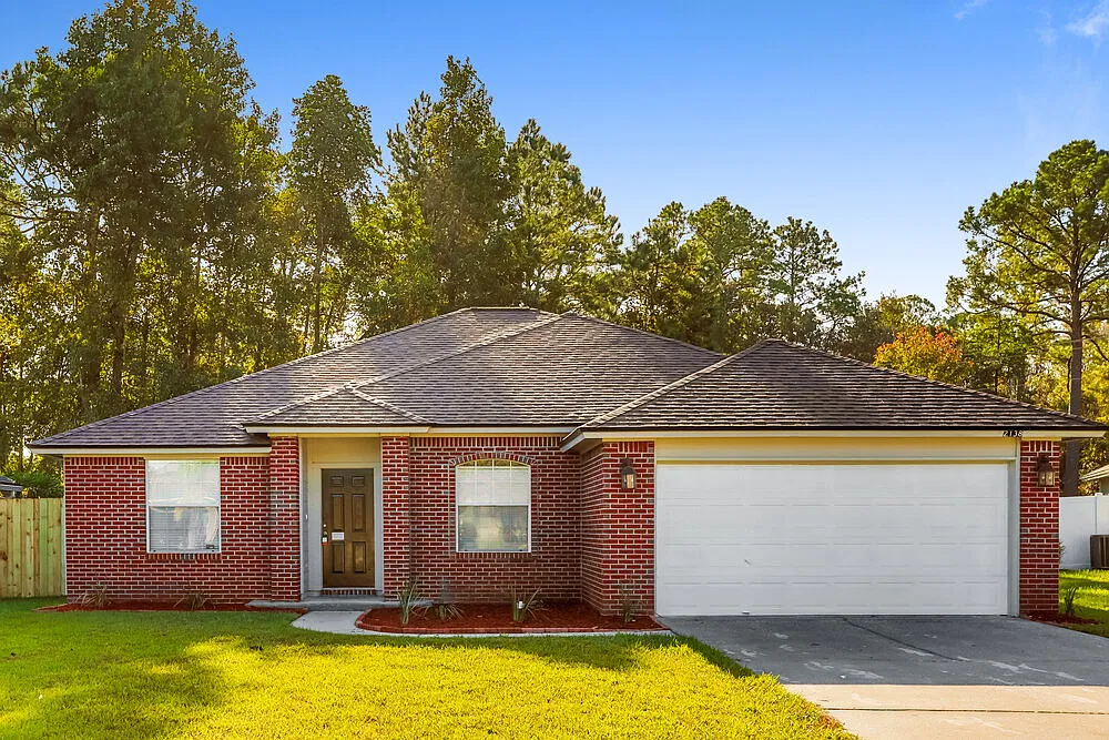 3 bed, 2.0 bath, 1722 sqft, $2,040 — Photo 1