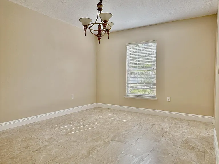 1718 Sawgrass Dr SW — Photo 7