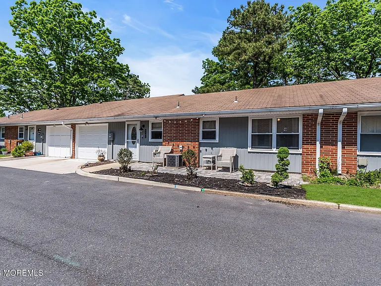 390 Picardy Ct #C — Photo 4