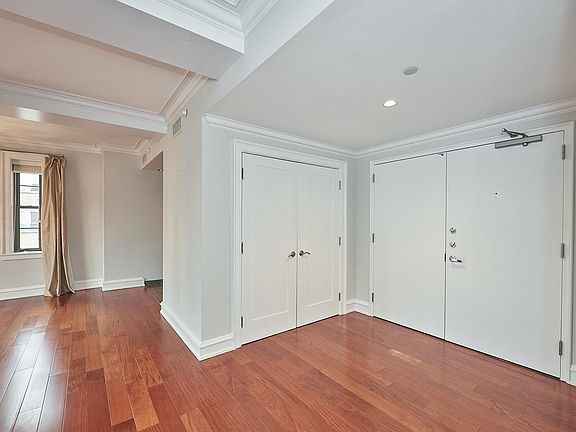 4th image of 225 S 18th St #1406