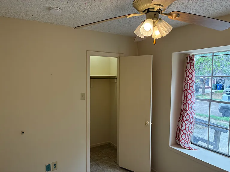 1219 Truman Ln — Photo 15