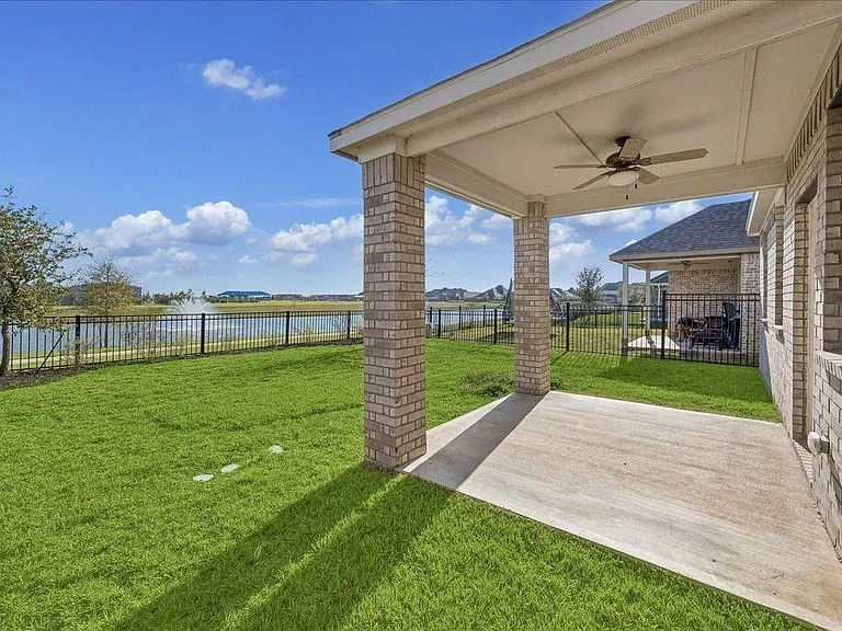 756 Lake Lacosta Dr — Photo 2
