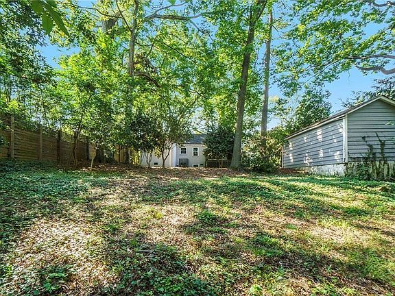 5th image of 526 Rock Springs Rd NE