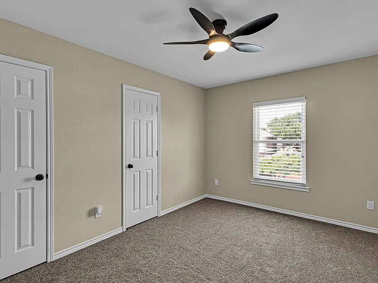 6906 Graham Dr — Photo 18