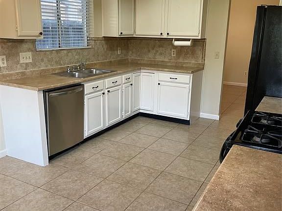 5th image of 2929 Forest Hills Dr