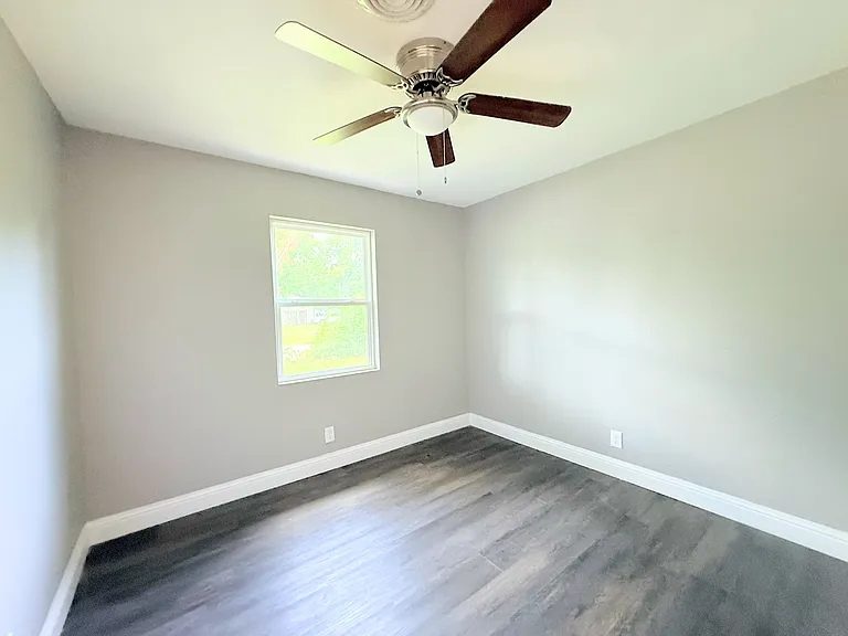 502 E Park Ave — Photo 9