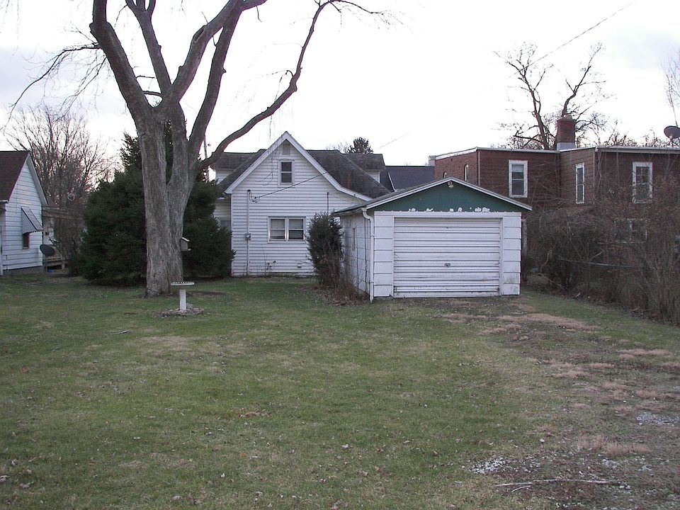 2nd image of 607 Commercial St