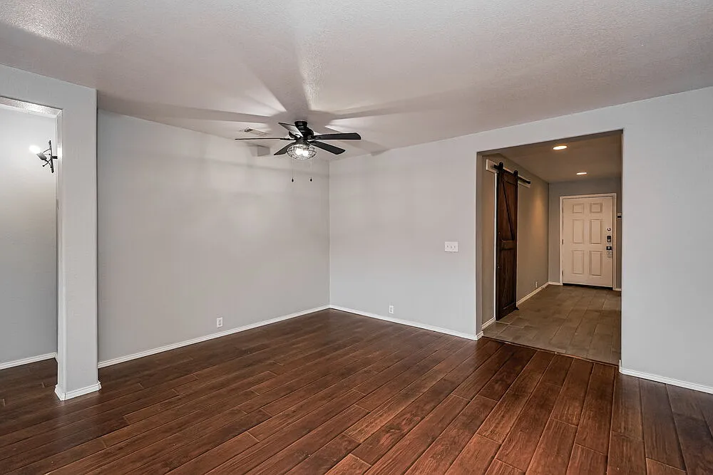 3 bed, 2.0 bath, 1846 sqft, $2,125 — Photo 3