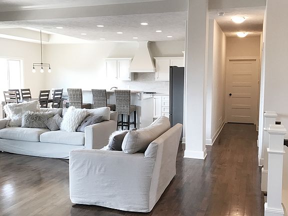 5th image of 7427 Leawood St