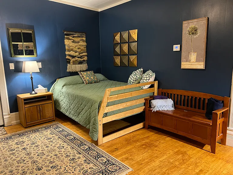 Bed and bench