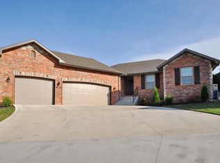 1081 East Lakota Drive, Nixa, MO 65714