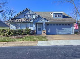 12 Gray Wolf Ln, Hendersonville, NC 28792