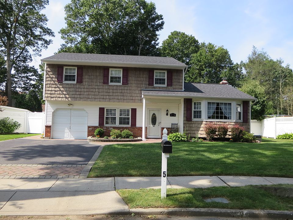 Located on quiet cul-de sac