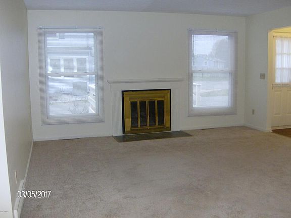 4th image of 3138 Sturgeon Bay Ave