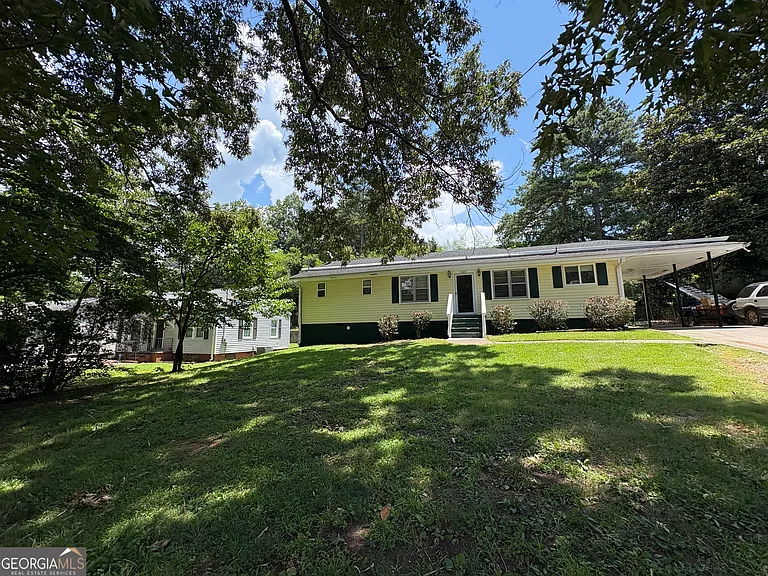 2829 Maple Rd SE — Photo 2