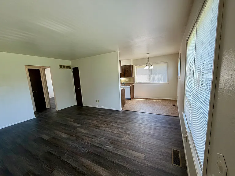 1025 Shackelford Rd — Photo 4