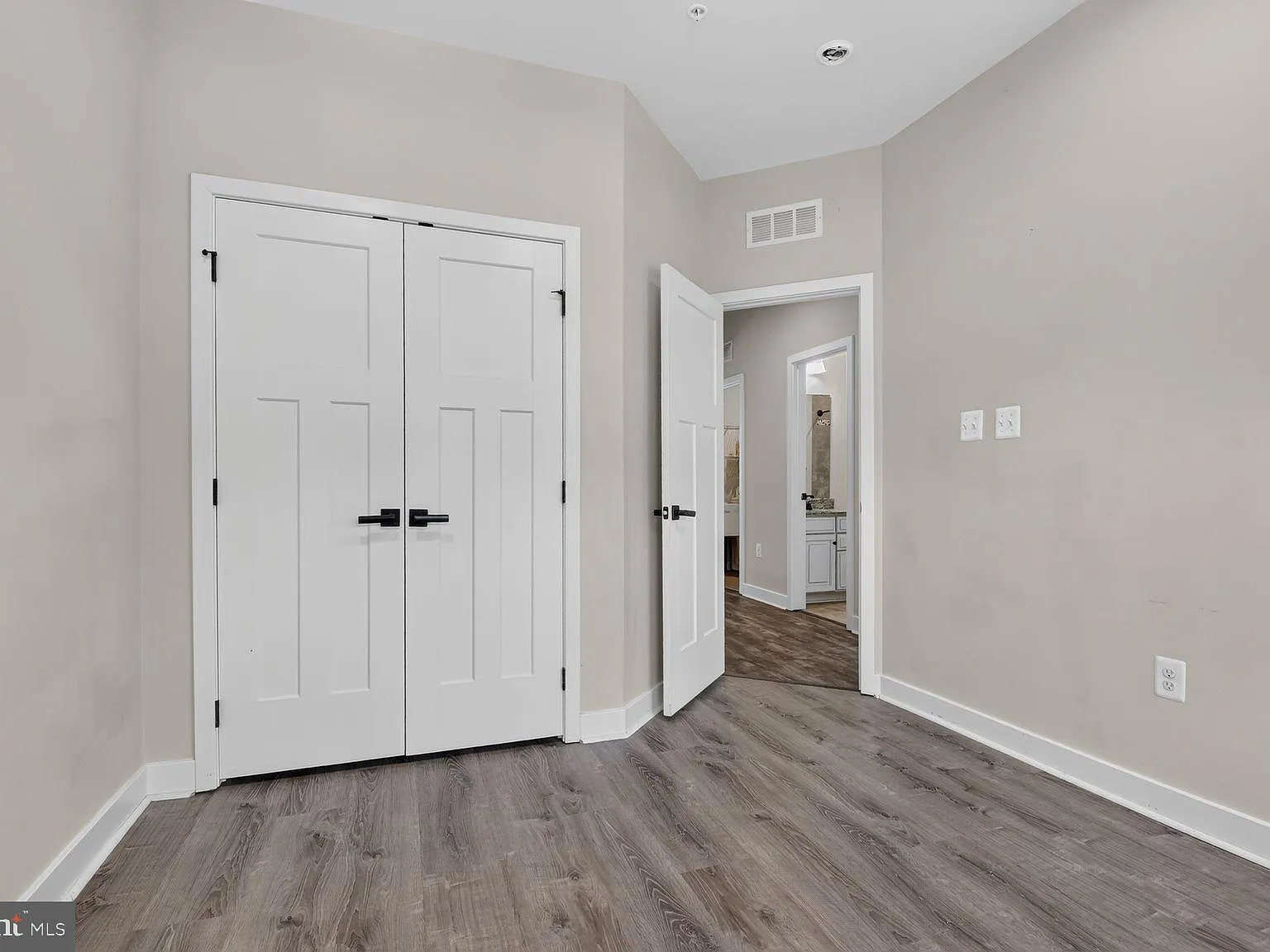 3 bed, 3.5 bath, 1848 sqft, $3,200 — Photo 4