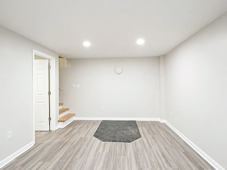 703 Oak Creek Rd — Photo 15