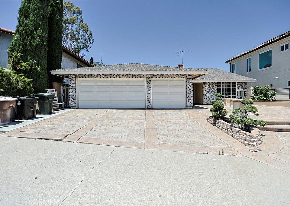 1st image of 19931 Crestknoll Dr