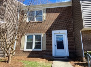 377 E Montcastle Dr UNIT E, Greensboro, NC 27406