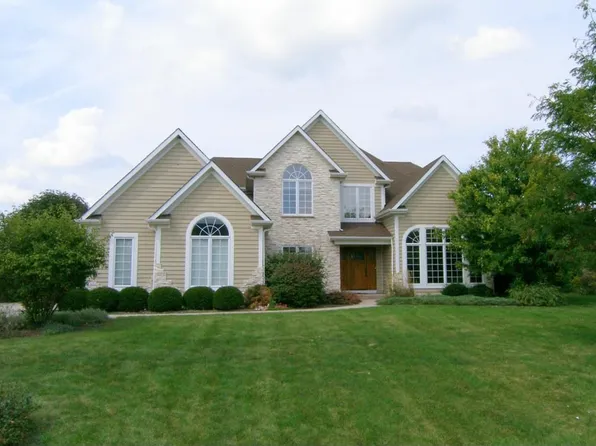 38W406 Barb Hill Dr, St Charles, IL 60175