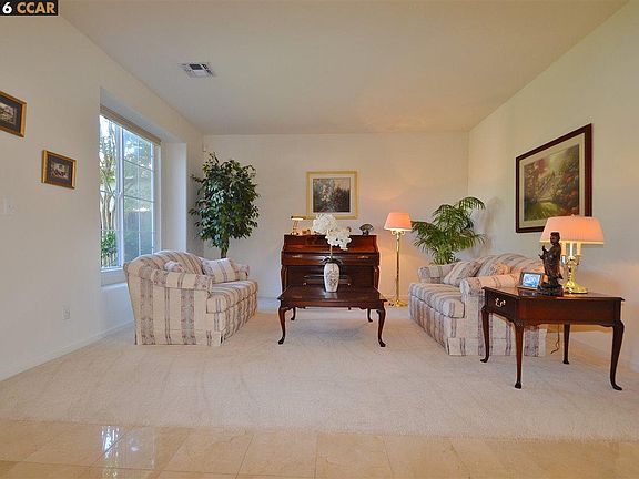 5th image of 138 Gerbera St