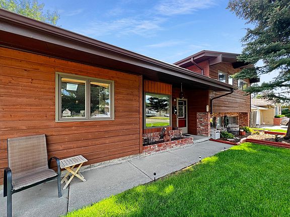 2nd image of 2209 Beech Dr