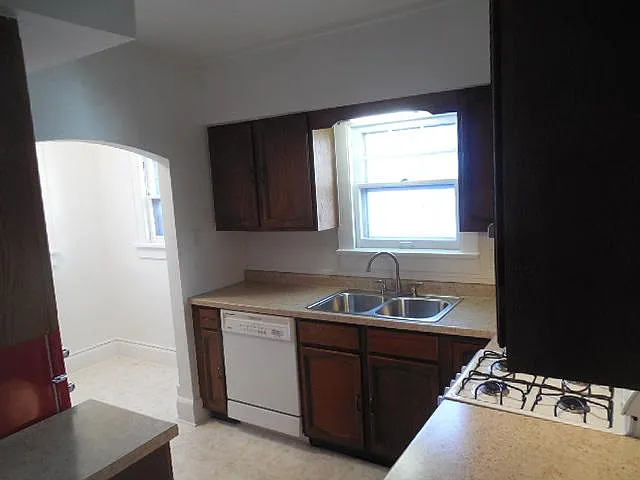 2 bed, 1200 sqft, $985 — Photo 2