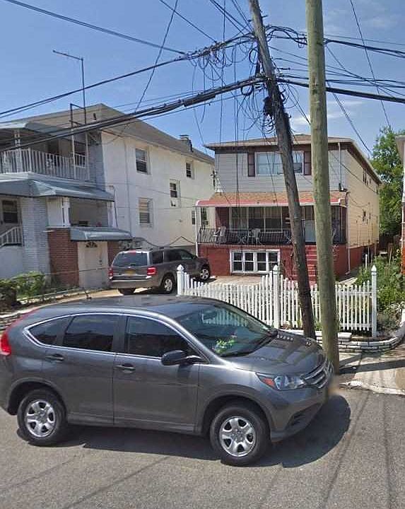 2nd image of 221 Beach 29th St
