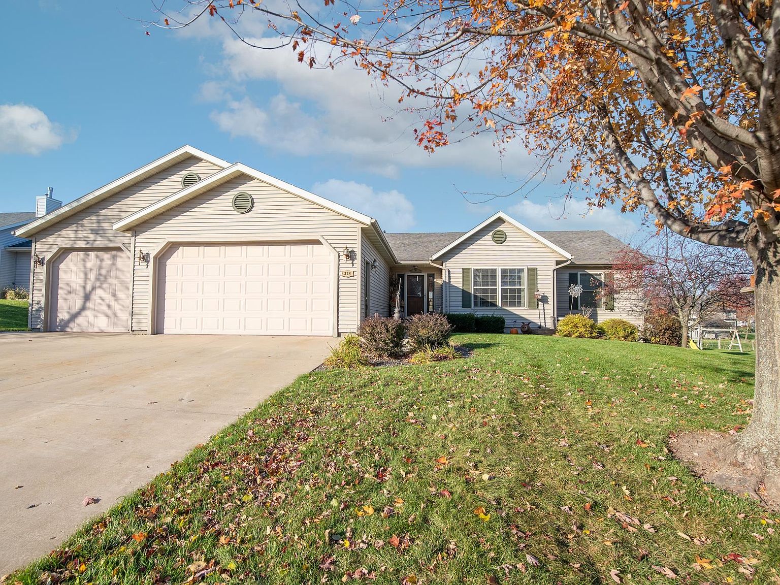 324 Oakview Cir, Oakfield, WI 53065 Zillow