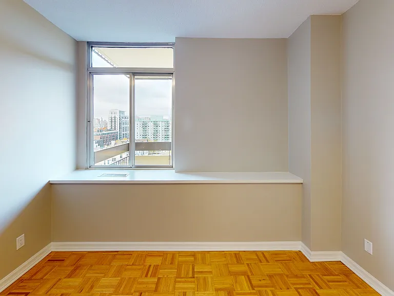 211 Wurtemburg St — Photo 20