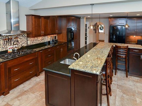 4th image of 119 Shady Oak Dr