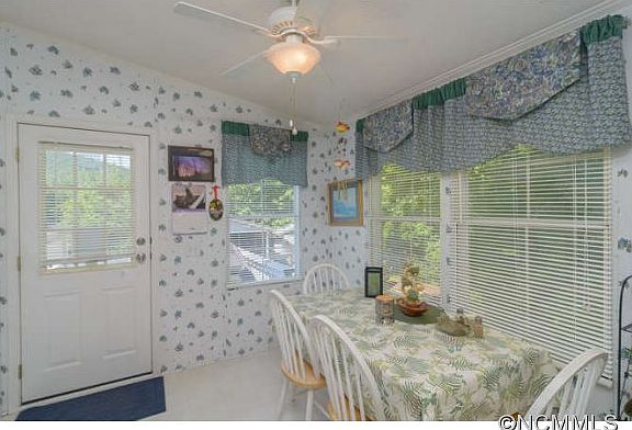 4th image of 123 Shelter Cove Ln