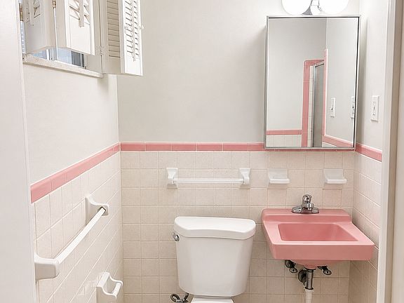 5th image of 2176 Washington Ave #2176