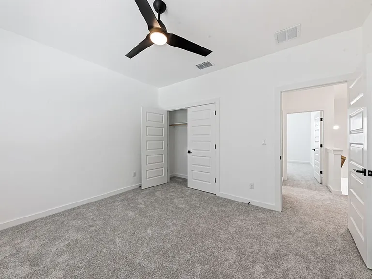 158 S Academy Ave — Photo 25