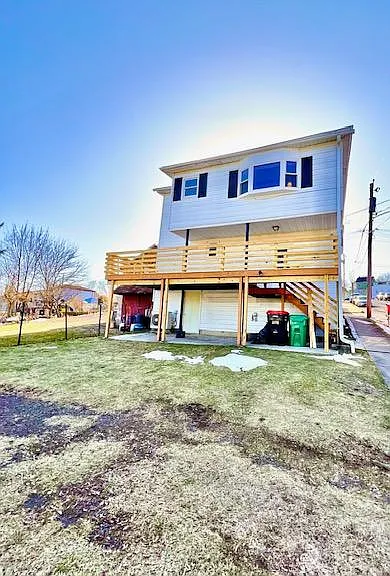223 Carbon St — Photo 2