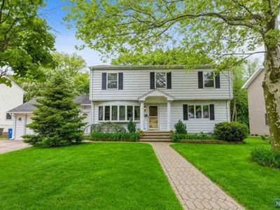 649 Victoria Ave, Paramus, NJ, 07652