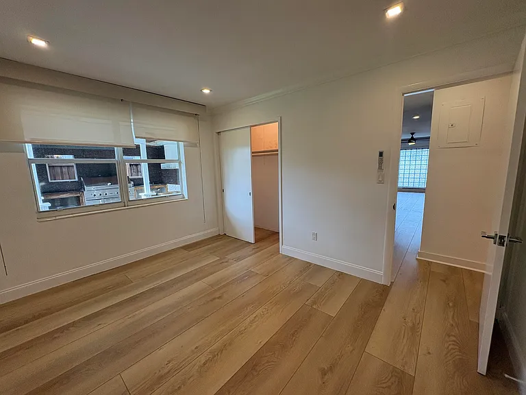1032 NE 16th Ter — Photo 21