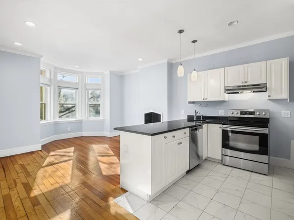 1834 Beacon St APT 5, Brookline, MA 02445