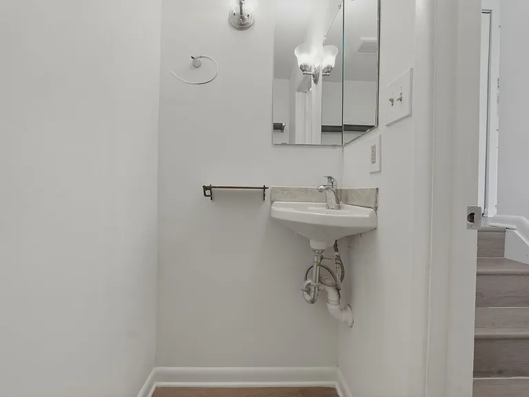2846 Schoolhouse Cir — Photo 4