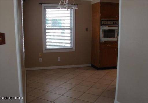 4th image of 634 W Park St