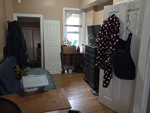 3rd image of 331 W Girard Ave Floor 2