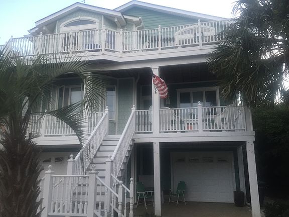 Front of &16 Fort Fisher South.steps from the beqch