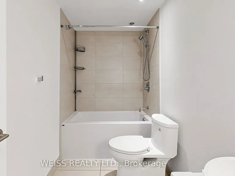 185 Roehampton Ave #520 — Photo 24