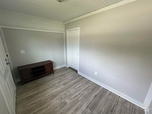 4th image of 223 Cleveland Blvd